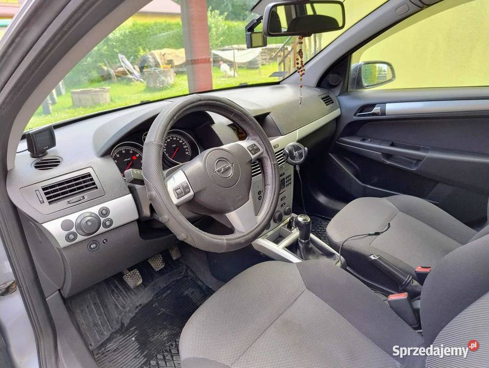 SPRZEDAM Opla Astra H kombi remoncie silnika 284000km
