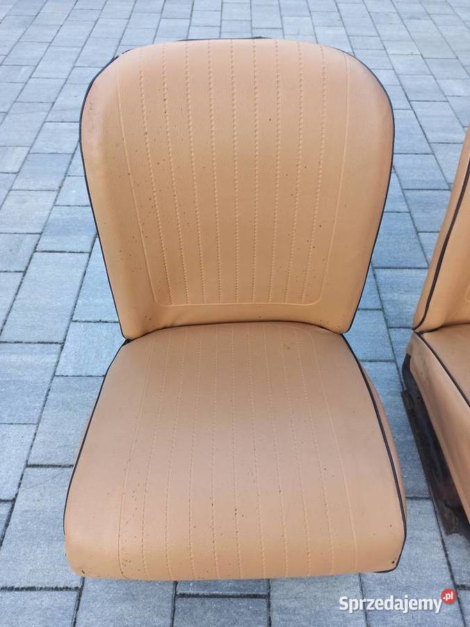 Kremowe wnętrze fotele kanapa boczki Fiat 126p