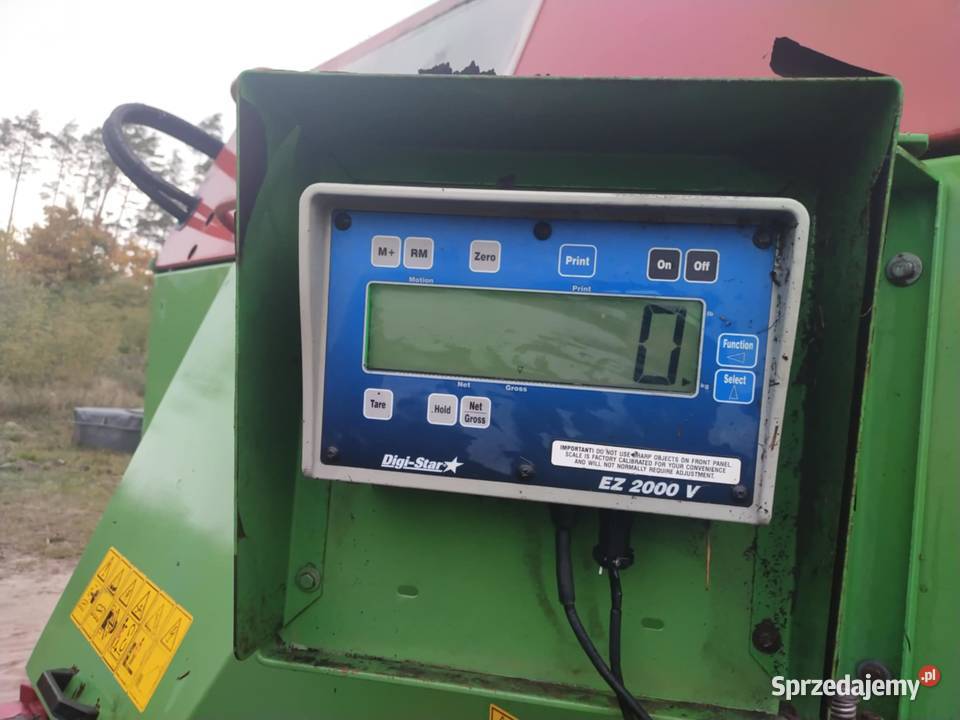 Wóz paszowy paszowóz strautmann Brusy