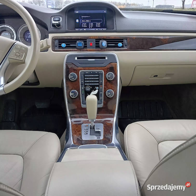 Volvo XC 70 4x4 Benz LPG model 2012 BEZWYPADKOWY złoty Stargard