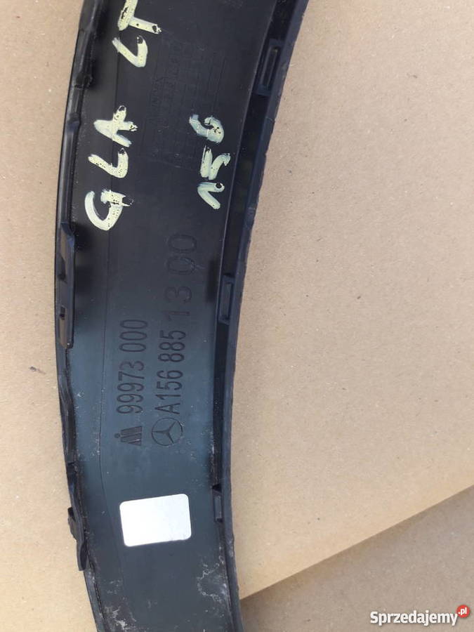 MERCEDES GLA LISTWA BŁOTNIKA LEWY PRZÓD Bieleń