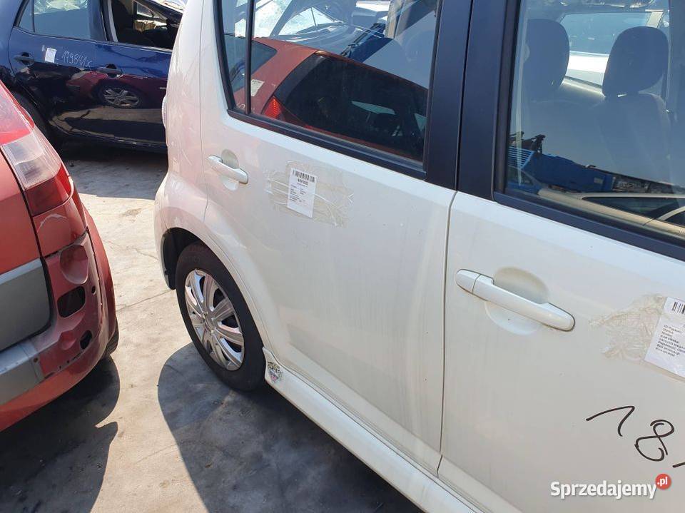 DRZWI PRAWE TYŁ DAIHATSU SIRION Pozostałe Lipno