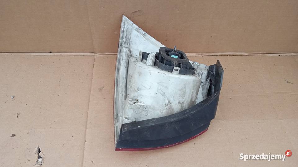 VW GOLF V HB LAMPA TYŁ PRAWA sprzedam