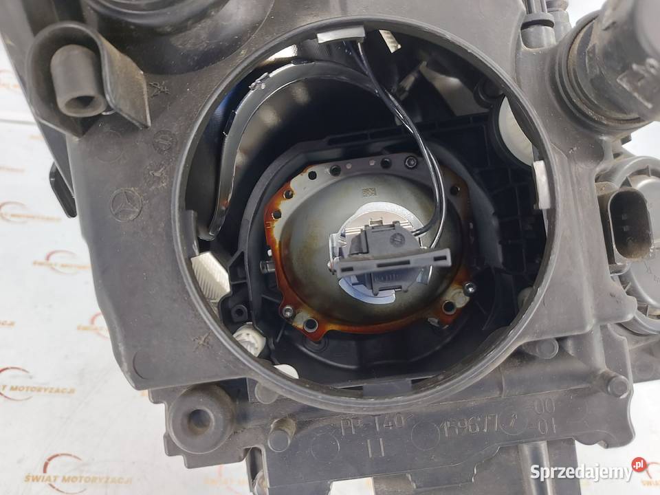 MERCEDES CLS C219 09r lampa lewa przód świętokrzyskie