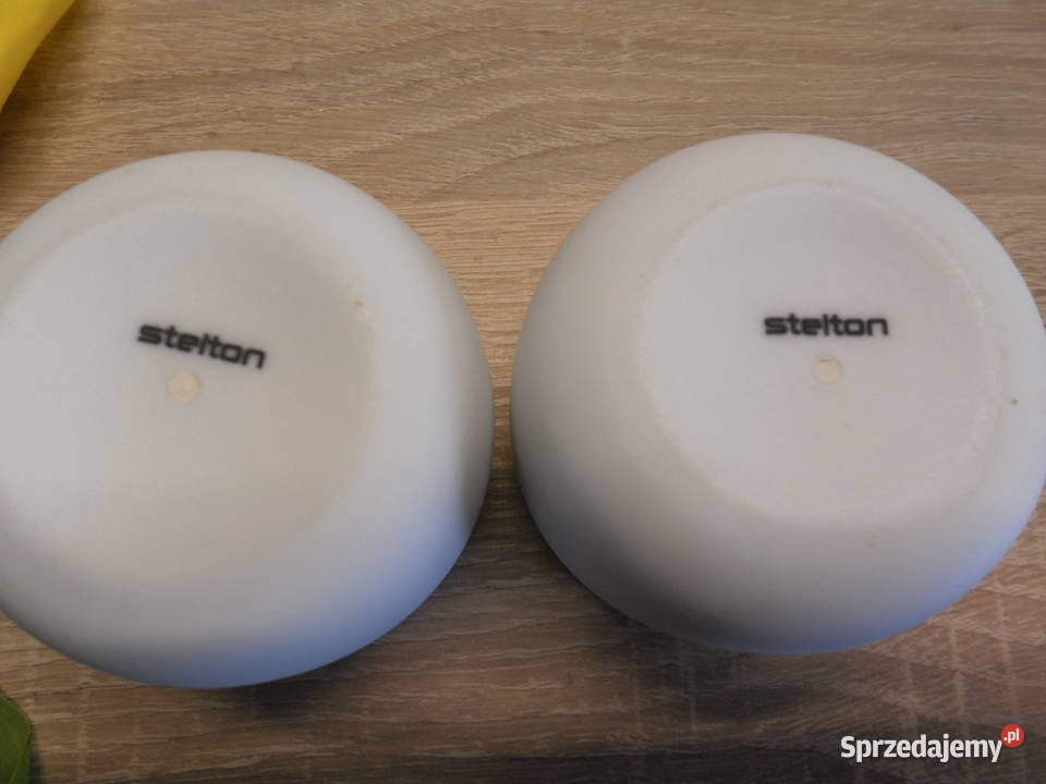 Pojemniki białe nieszkliwione