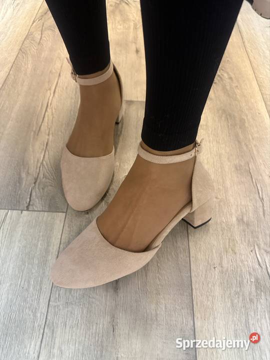 40 Beżowe baleriny wieczorowe z zapięciem Nowe Kraków