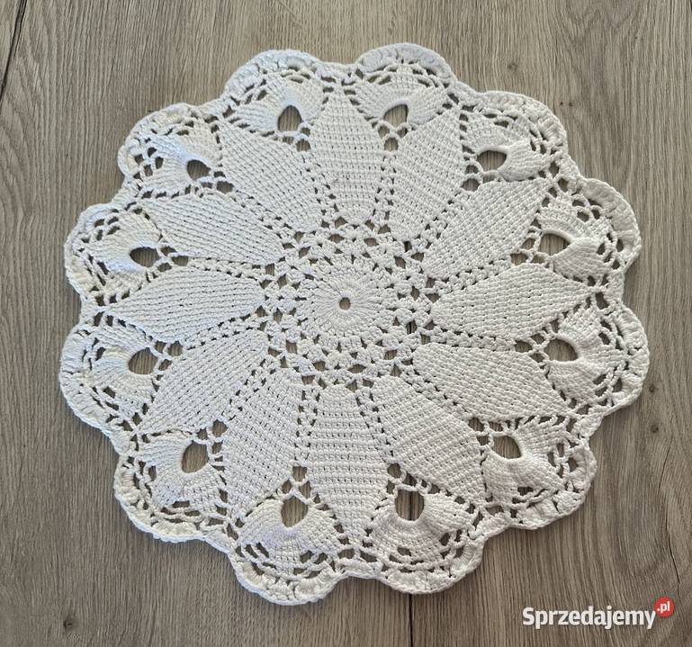 Serweta wykonana ręcznie na szydełku z nici Serwety i serwetki Łódź