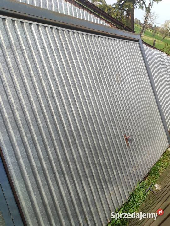 Garaż z bramą uchylaną Dębówka