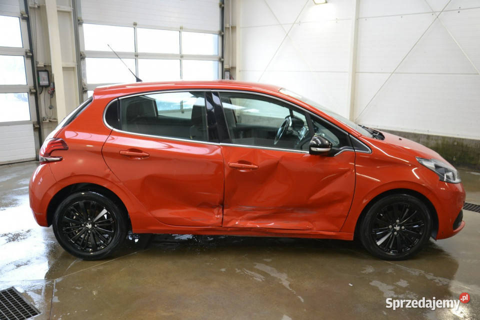 Peugeot 208 12 benzyna 110 ładny kolor