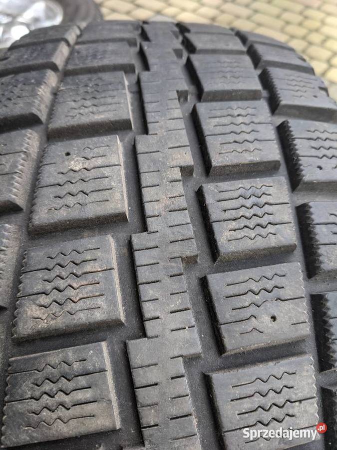 Opony zimowe z alufelgami 23575R15