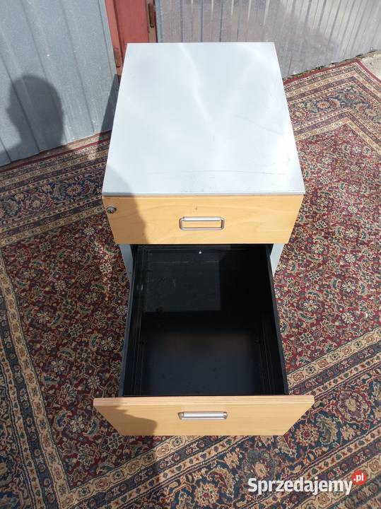 Szafkę warsztatową sprzedam Borówno
