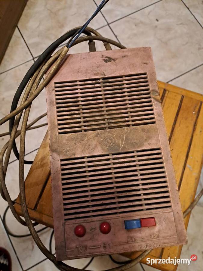 Prostownik do ładowania z czasów PRL Eltron