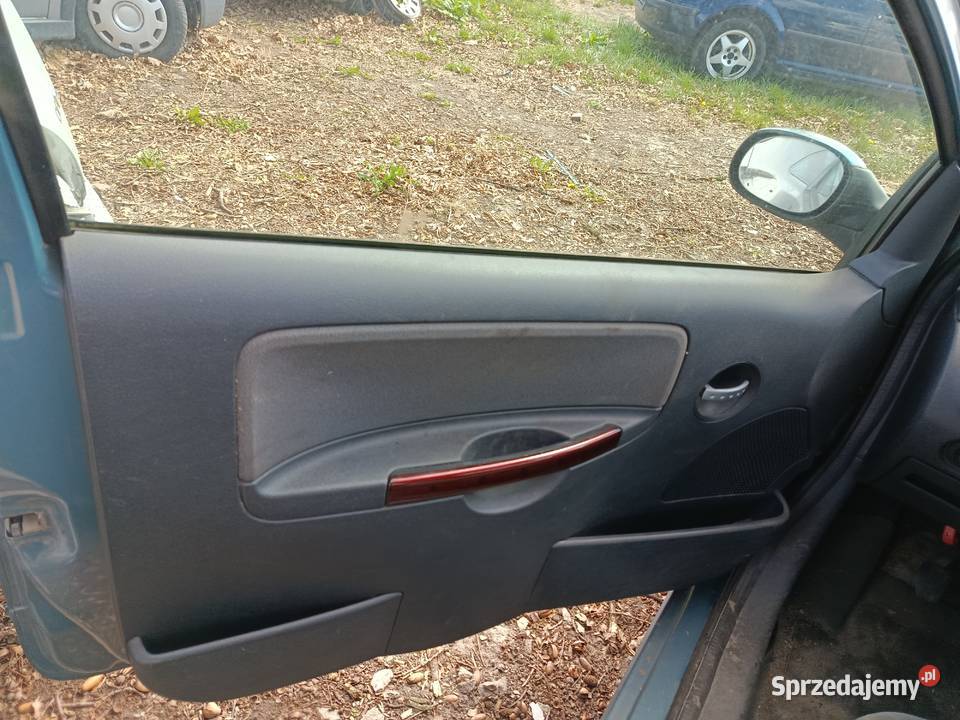 Citroen C2 14 54 kW 2003 r dawca części uszkodzony Szklarka Myślniewska