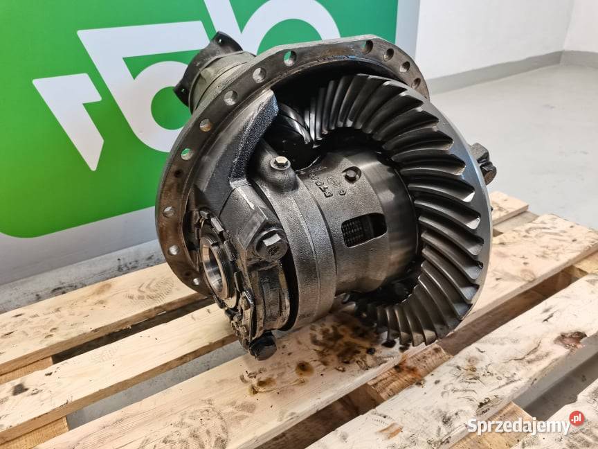 Środek mostu Claas Xerion 3800 Wilkowo sprzedam