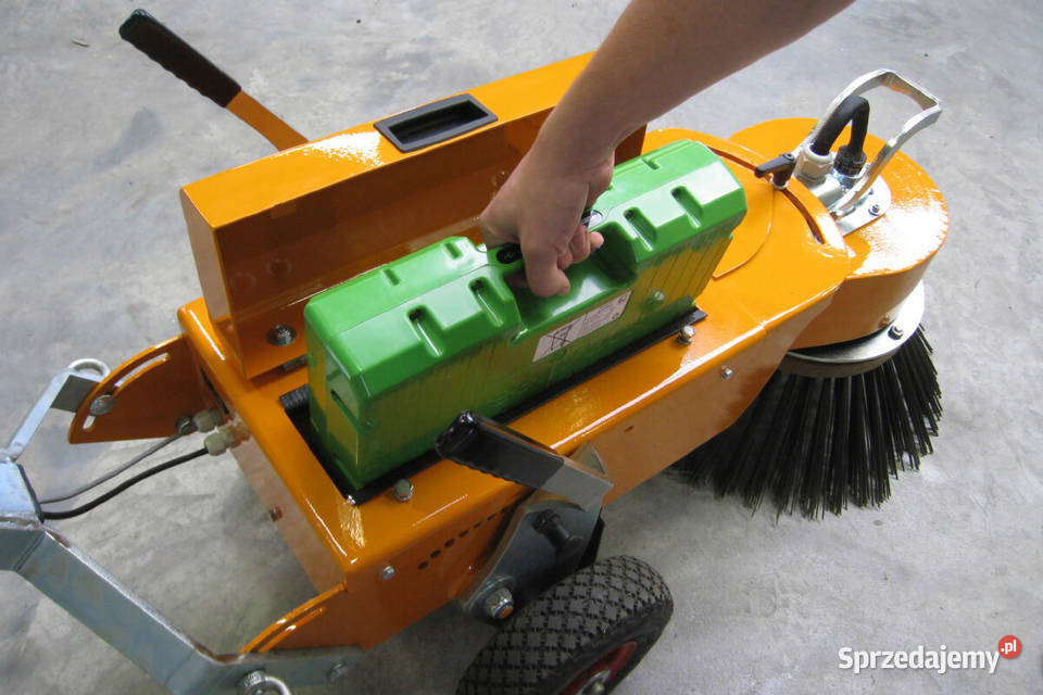 Szczotka do chwastów pchana z napędem Lublin