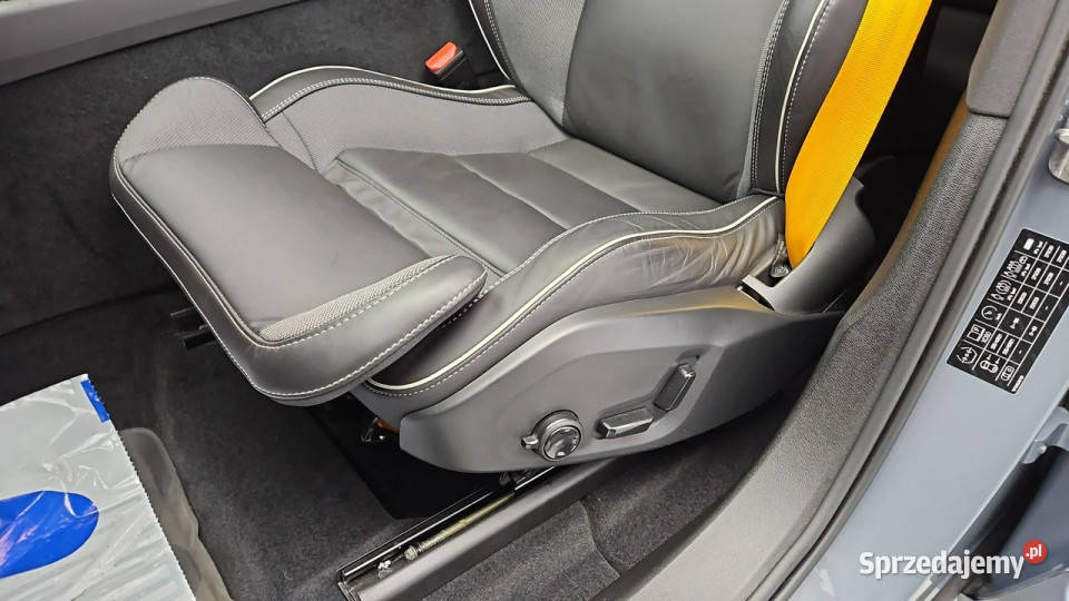 Volvo XC 60 PlugIn Hybrid AWD Z Polskiego Salonu Warszawa sprzedam