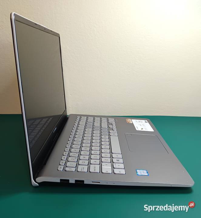 Laptop Asus VivoBook S15 S530F i5 8GB SSD 256GB łódzkie Radomsko sprzedam