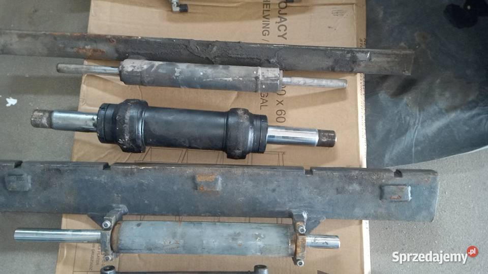 Siłownik przelotowy hydrauliczny wspomagania