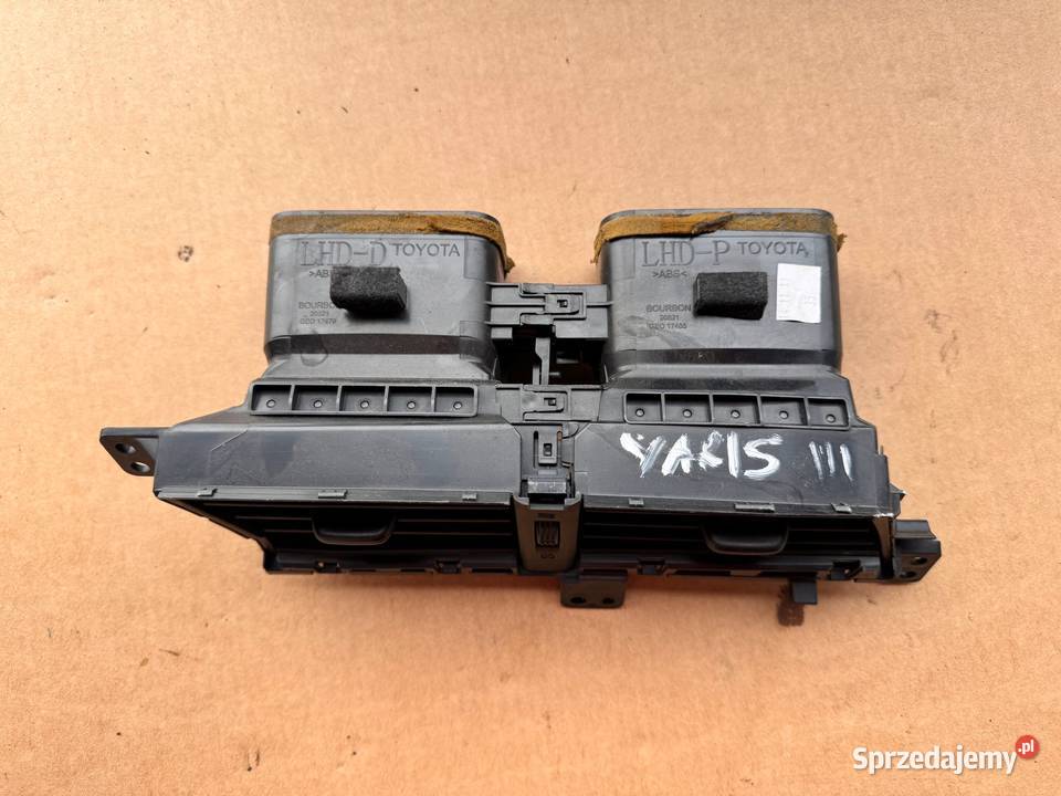 Środkowa kratka nawiewu Toyota Yaris III Brzesko