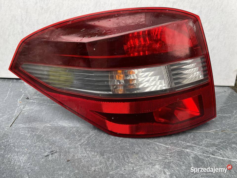 LAGUNA 3 KOMBI LEWA LAMPA TYŁ Ostroróg