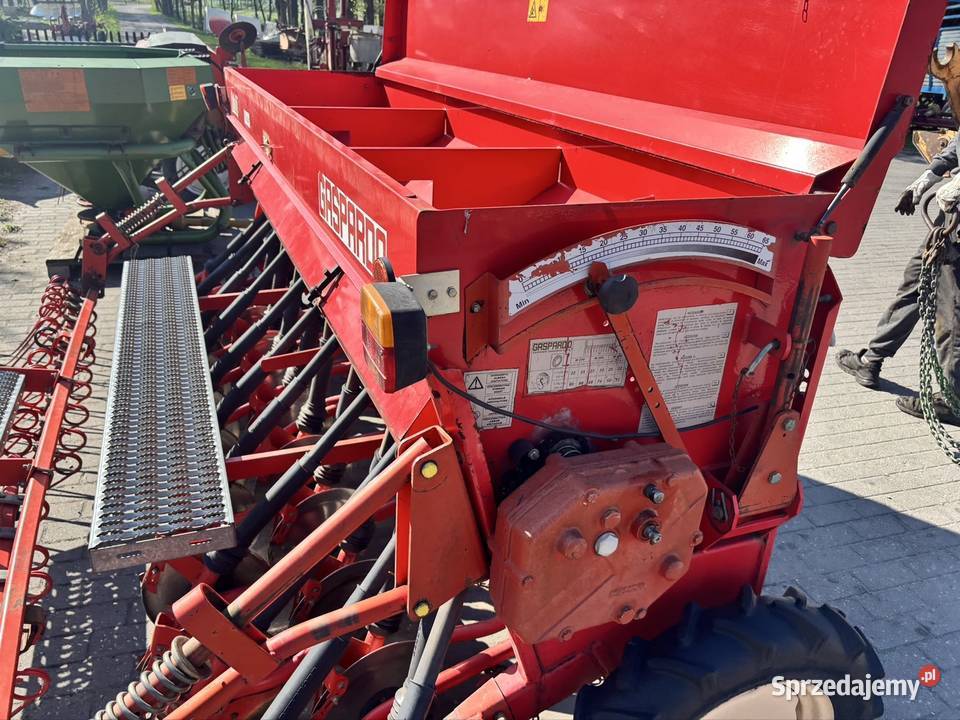 Siewnik zbożowy talerzowy Maschio Gaspardo 300 Niedźwiedź