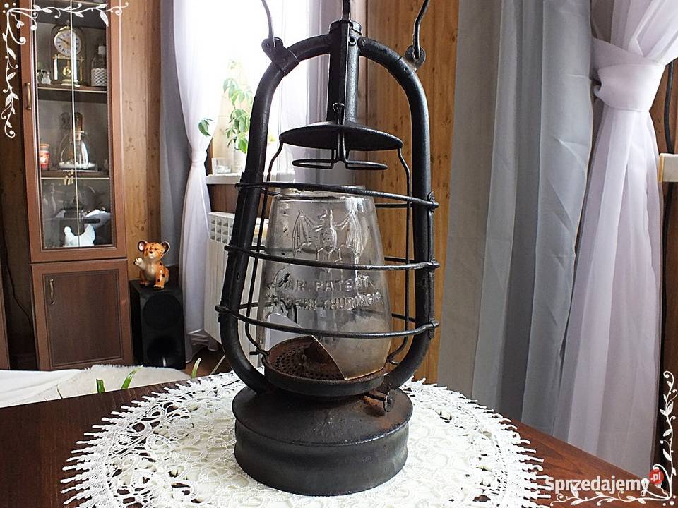 Stara lampa naftowa Nietoperz z lat 2030 I poł
