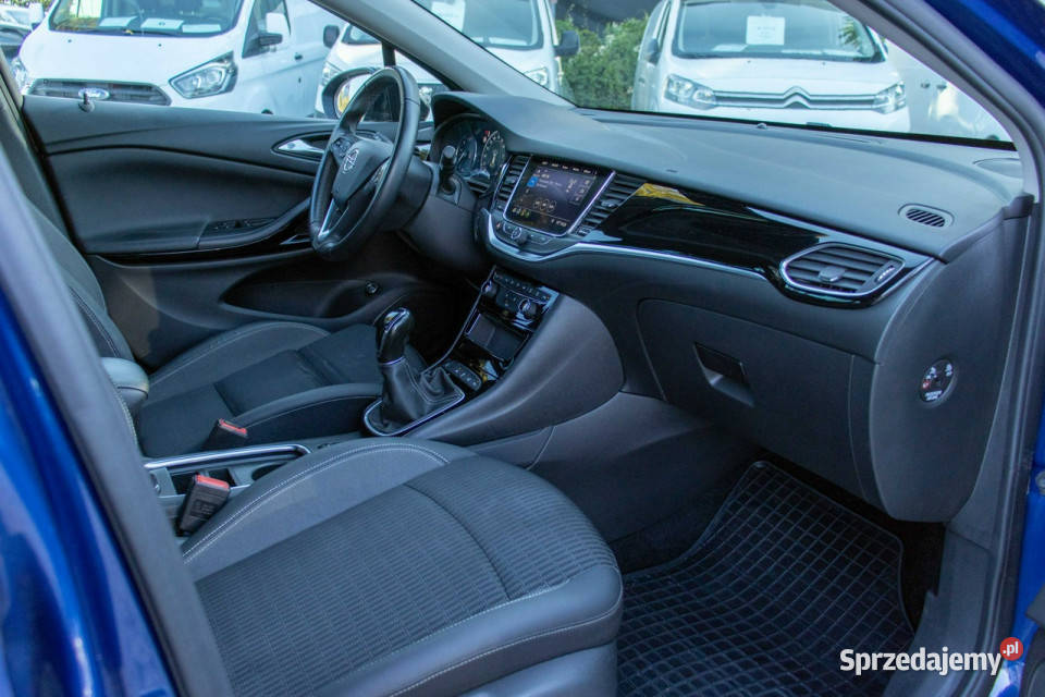Opel Astra Sports Tourer Salon Bezwypadkowy K serwisowany w ASO Warszawa sprzedam