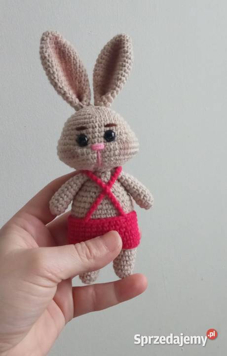 Króliczek wykonany na szydełku Łask