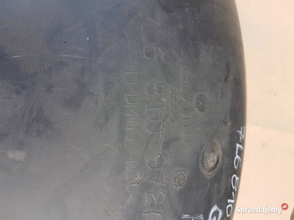 NADKOLE PRAWY TYŁ AUDI Q7 4L 7L6810972A Przystajń