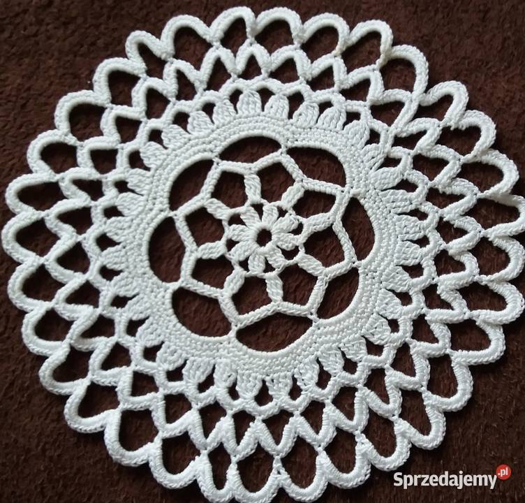 Biała szydełkowa serwetka o średnicy 17 Gliwice
