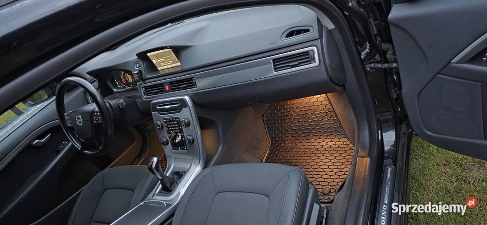 Volvo v70 lift d4 20d 181 serwisowany Ostrowce