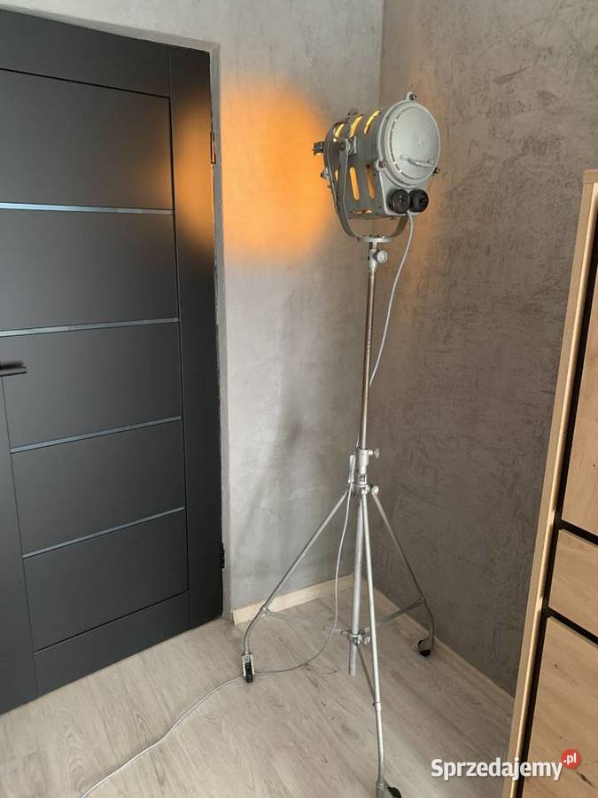 Ikona PRL lampa filmowa teatralna zabytek loft Poznań