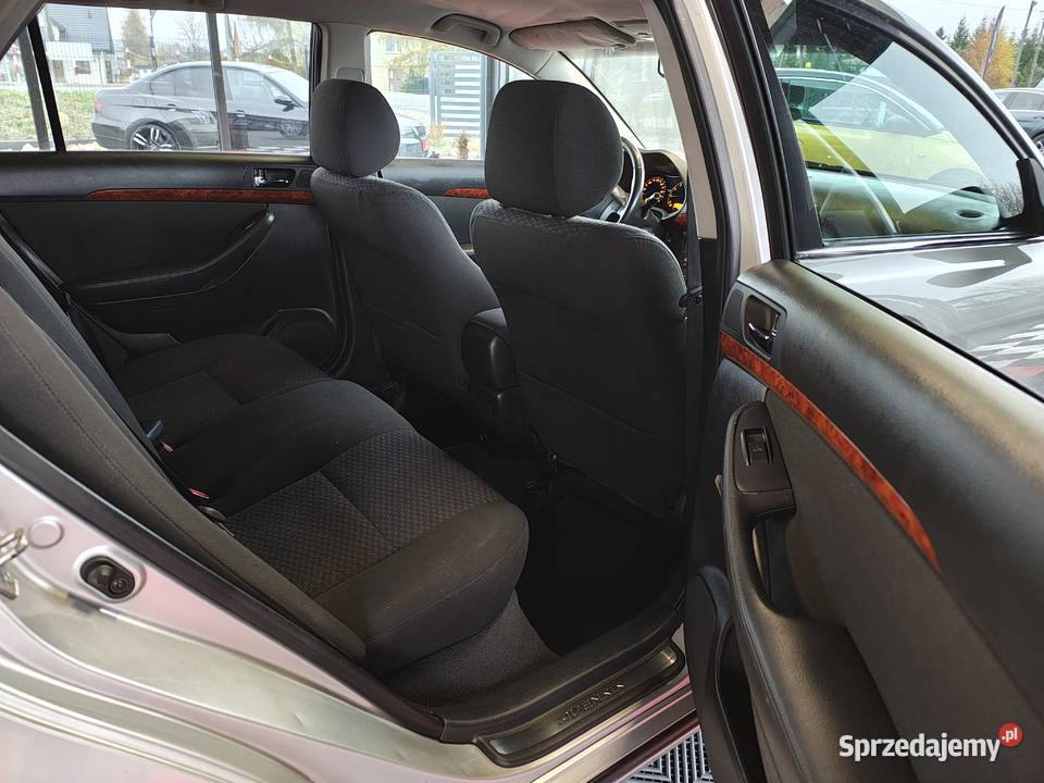 TOYOTA AVENSIS 18BENZYNA AUTOMAT ZADBANA lakier metallic Zarszyn sprzedam