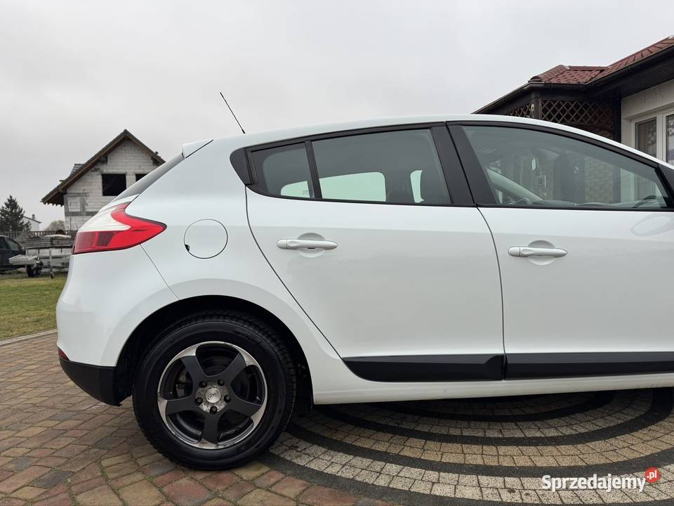 Renault Megane III 2009r 16 Benzyna 100 Drezdenko