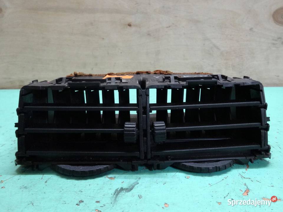TOYOTA YARIS II LIFT 09r kratka nawiewu środkowa Kratki nawiewu