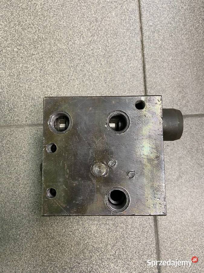 rozdzielacz kompletny C385 88412110 89413090 Pozostałe Siedlce