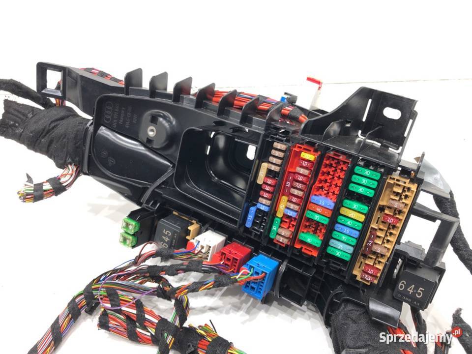 SKRZYNKA BEZPIECZNIKÓW AUDI A6 C8 4K0971845J