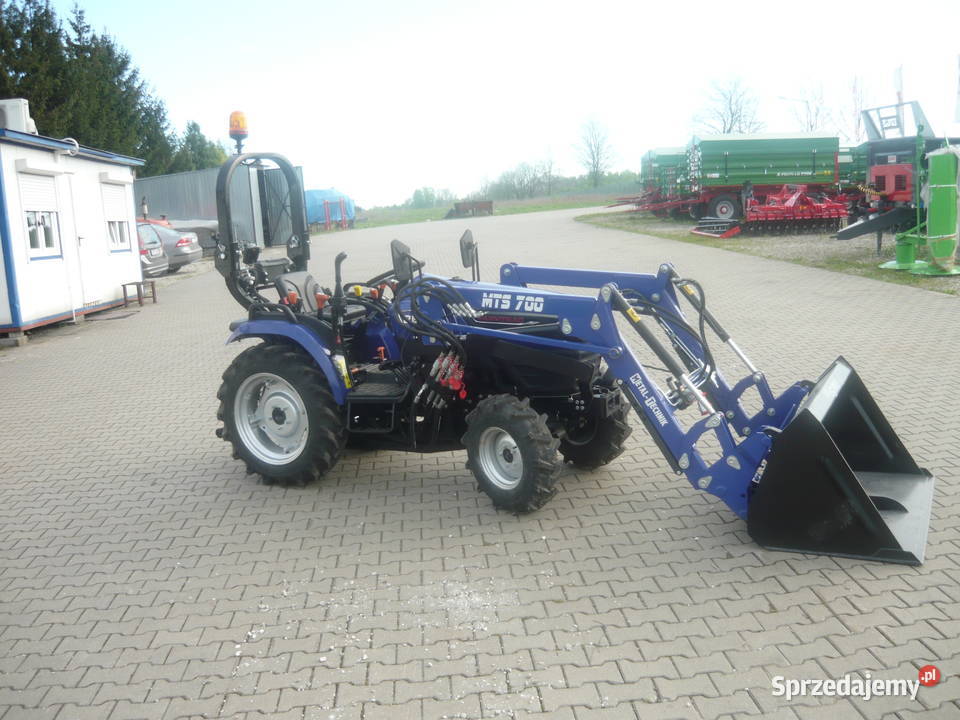 Minitraktorek Farmtrac 26 z ładowaczem Solis mazowieckie
