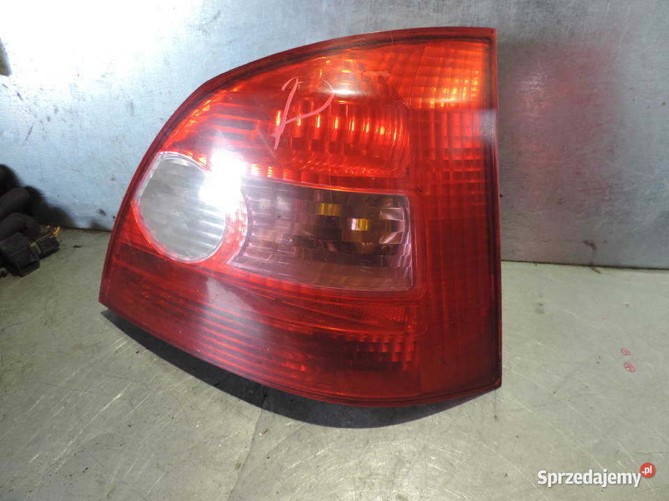 HONDA CIVIC VII HB 5D LAMPA PRAWY TYŁ TYLNA Nowy Sącz