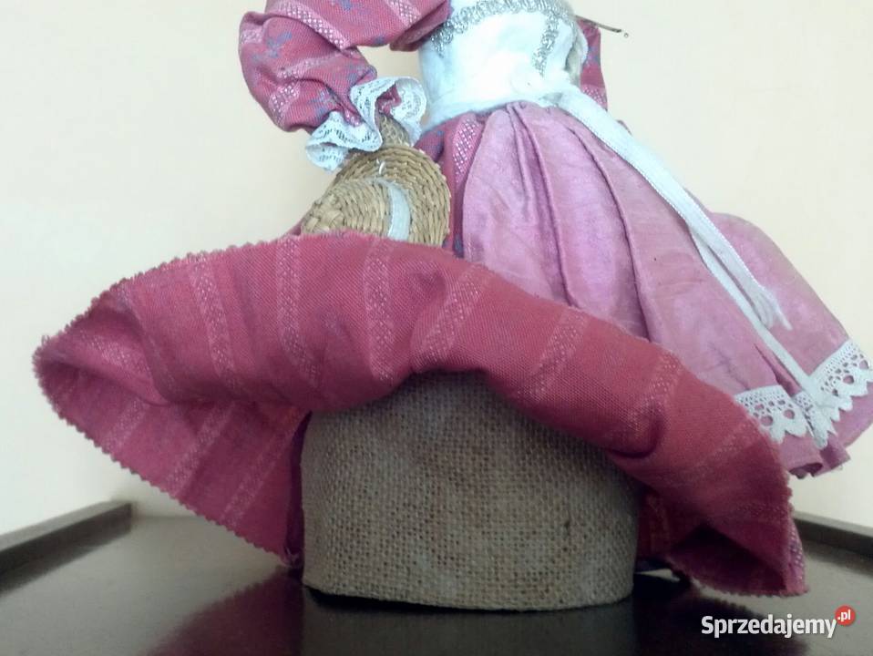 Lalka vintage w stroju regionalnym Dąbrowa Górnicza