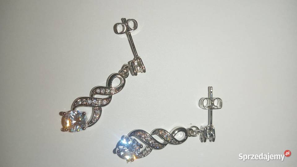 Długie kolczyki z cyrkoniami