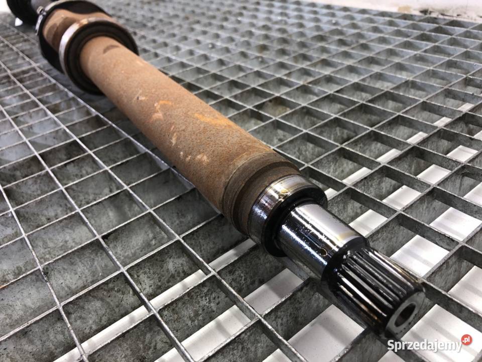 PÓŁOŚ PRAWY PRZÓD FORD FOCUS III 16 105 PRZEGUB