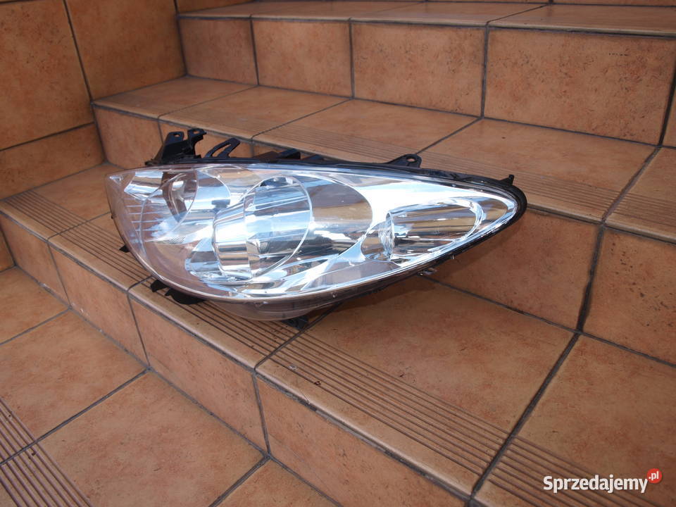 Peugeot 307 lampa lewa przód 2006 2009r europa Lewe