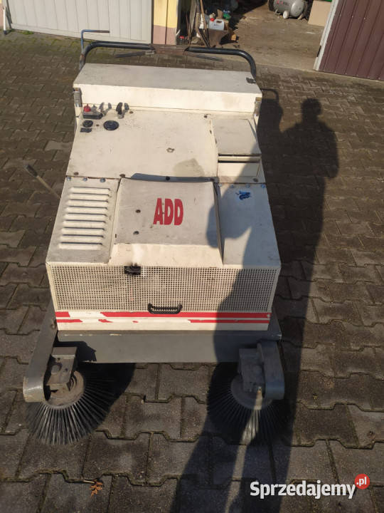 Zamiatarka samojezdna spalinowa do kostki betonu Motoryzacja Piękna Góra