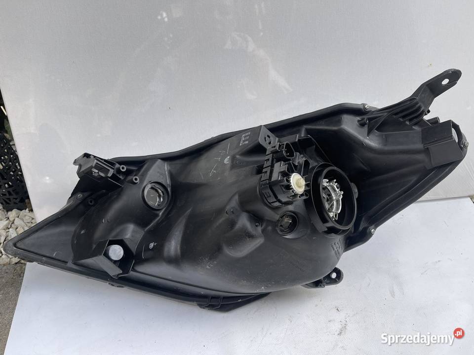 TOYOTA YARIS 3 PRAWA LAMPA PRZÓD osobowe Lampy przednie Ostroróg