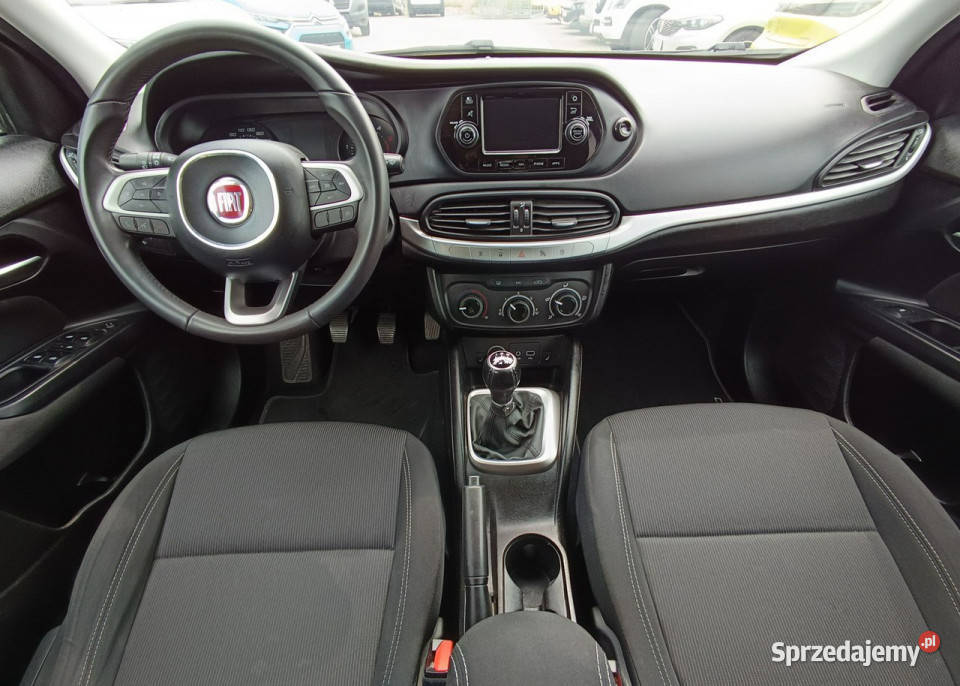 Fiat Tipo SW 13 95 Easy hak NAVI kamera grzane lakier metallic sprzedam