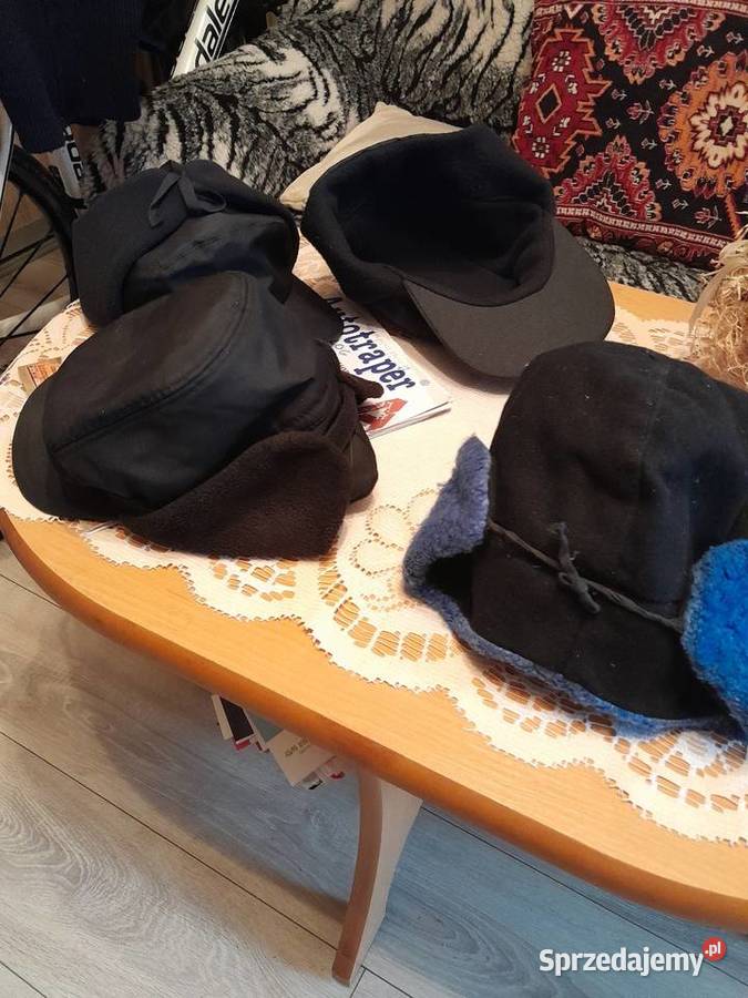 Czapka czapki wartownicze zimowa udzatki z lat Kowalewice