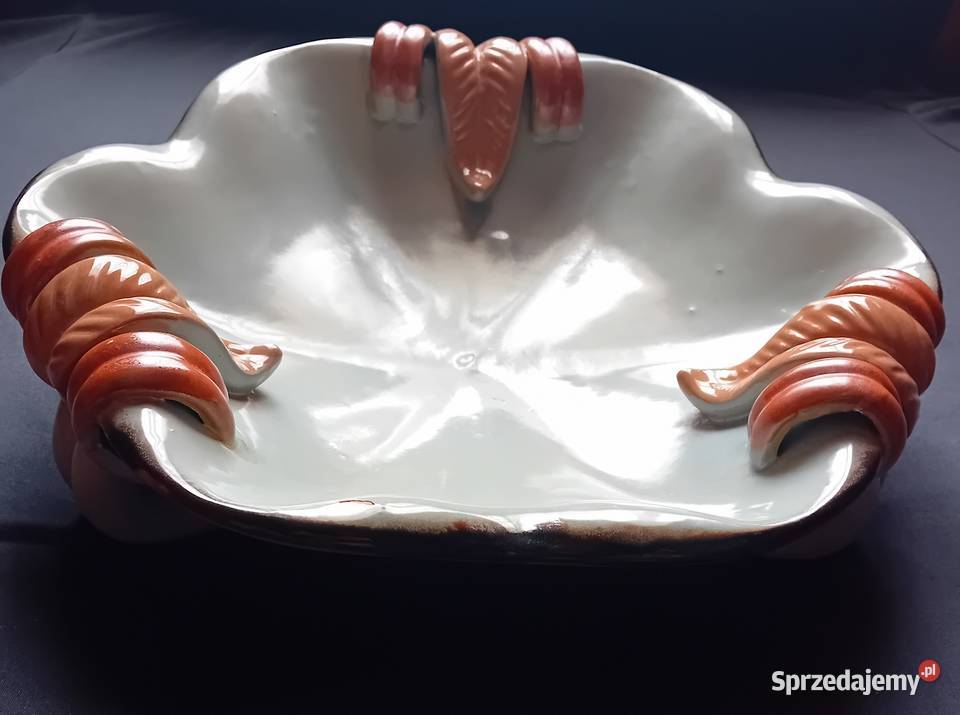 Secesyjna ceramiczna patera na 3 nogach zdobiona Koźminek
