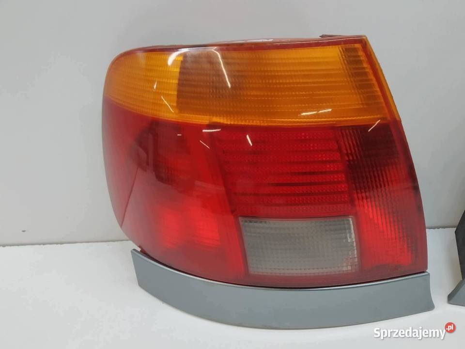 LAMPA TYŁ KOMPLET SEDAN Audi A4 I 19942001 B5 Rok produkcji 1995 sprzedam