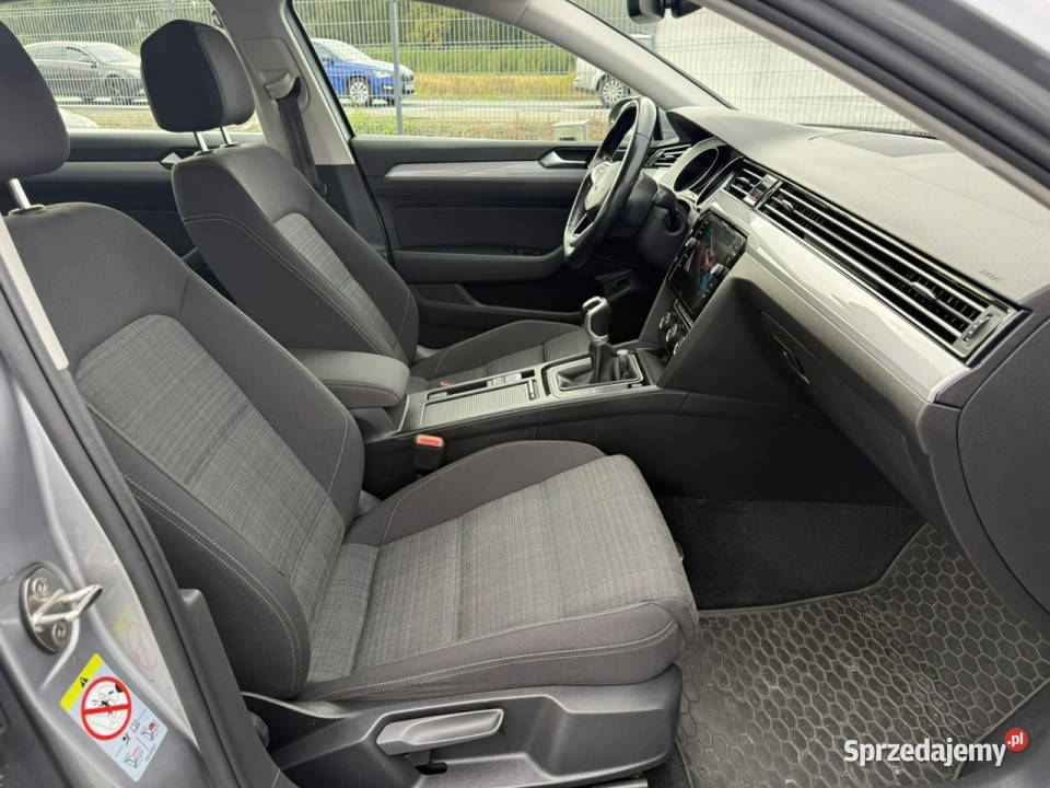 Volkswagen Passat 20 TDI 150 2020 EVO Busines srebrny
